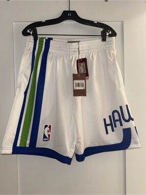 Mitchell & Ness White Swingman Shorts Atlanta Hawks 1970 71 White Team Shorts